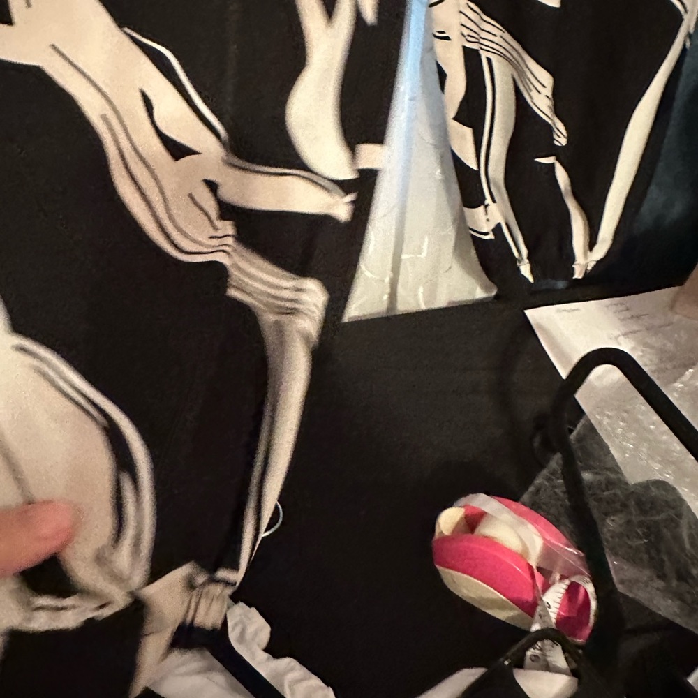 Black Top and Abstract Print Pants Set - Picture 4 of 6